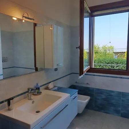 Villa Relax Nel A 5 Minuti Dal Mare In Dentro Con Giardino